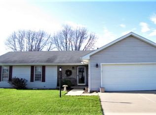 607 Chestnut Dr, Saint Joseph, IL