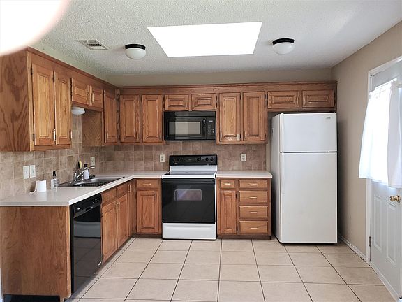 3rd image of 4005 San Mateo Dr #B