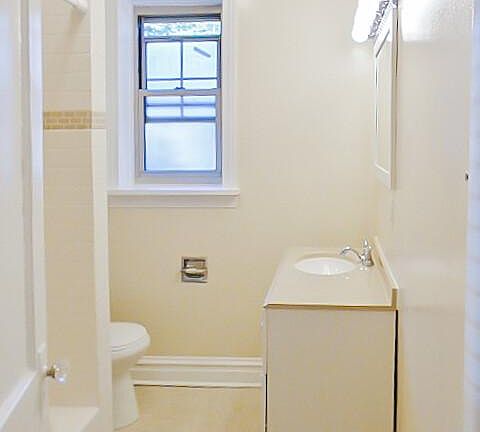 4th image of 1603 W Berteau Ave #1A