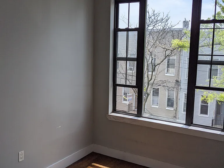 1915 Palmetto St #L1 — Photo 3