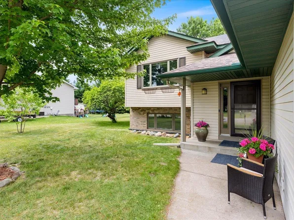 38288 Hillshire Ave, North Branch, MN 55056