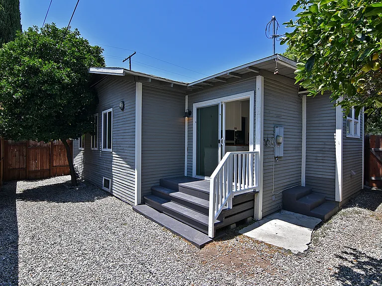 1030 N Avenue 54 — Photo 10
