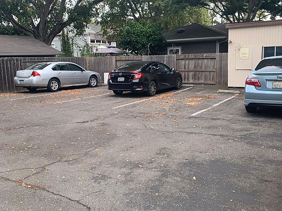 4th image of 2047 Buena Vista Ave APT B