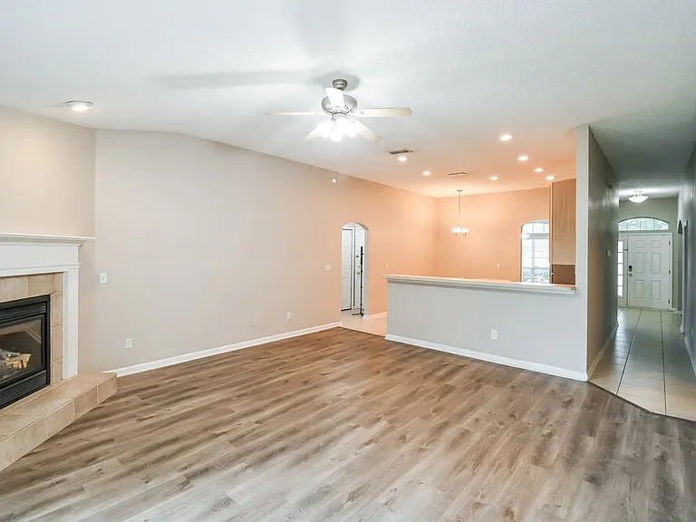 9135 Prosperity Lake Dr — Photo 4