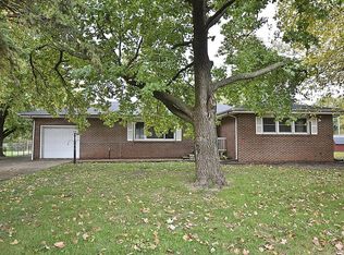 94 Greenridge Dr, Decatur, IL 62526