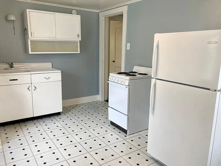 412 Main St #3 — Photo 1