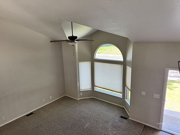 5th image of 2126 Colonial Dr