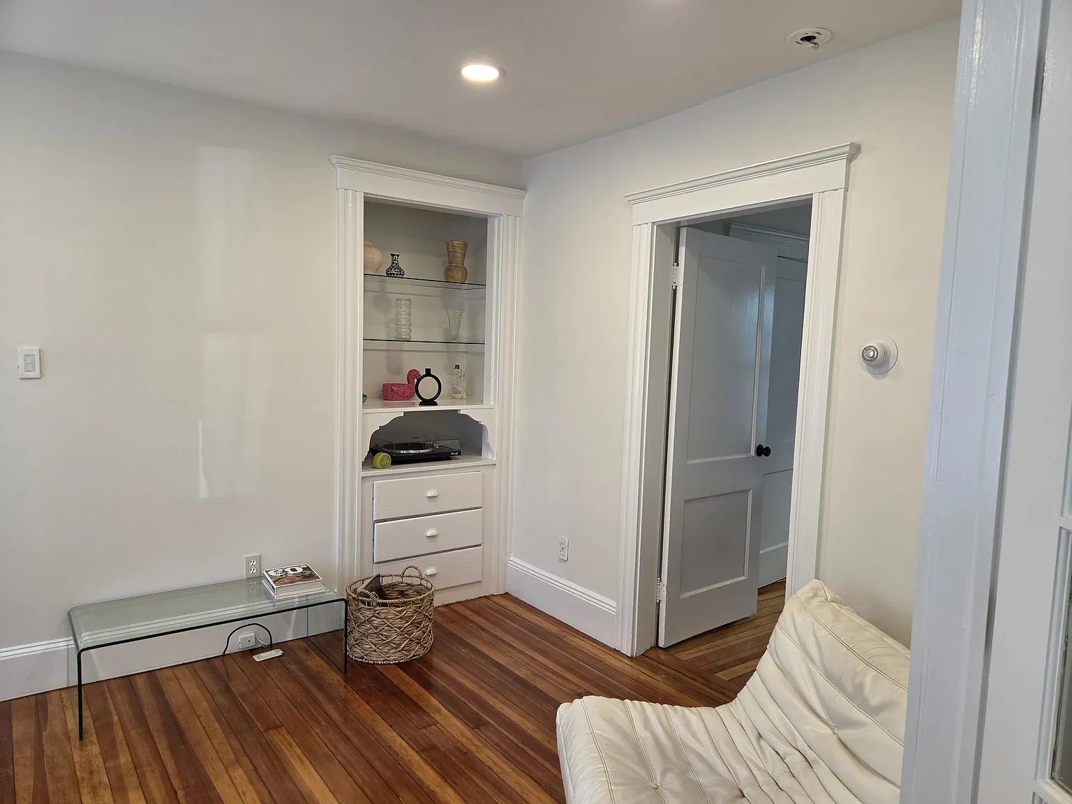 2 bed, 775 sqft, $2,400 — Photo 4