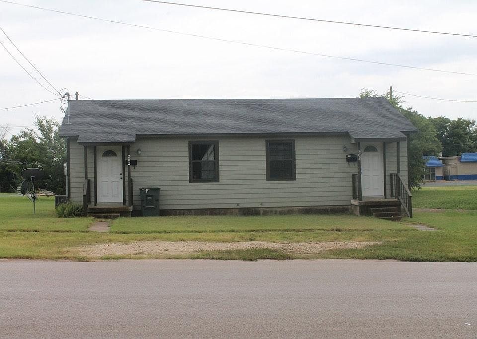 1st image of 202 W Church Ave