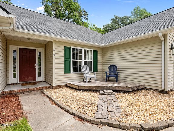 3rd image of 619 Fox Ridge Court