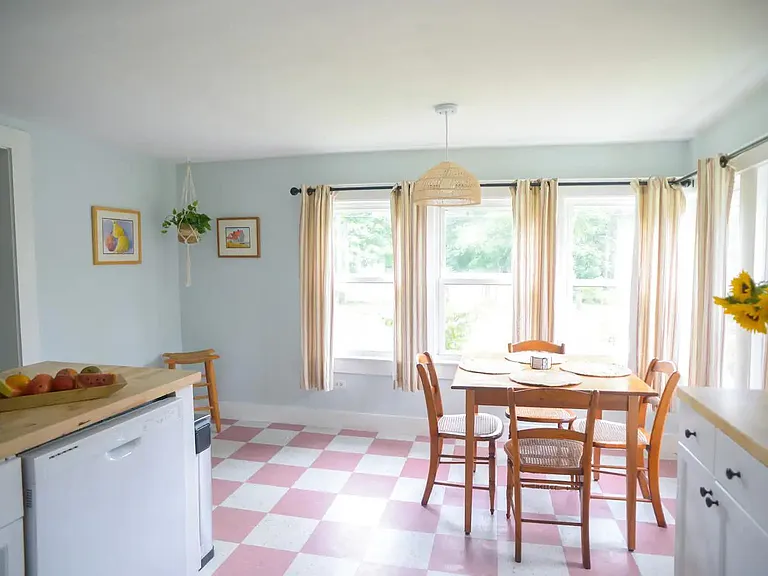 254 Middle Rd — Photo 12
