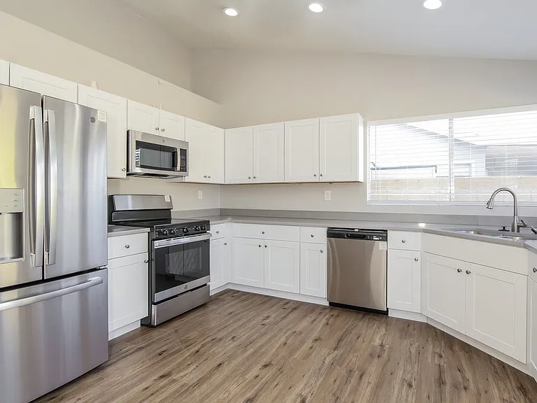 208 W Oraibi Dr — Photo 6