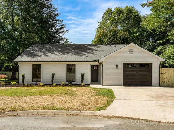 64 Southchase Dr, Fletcher, NC 28732