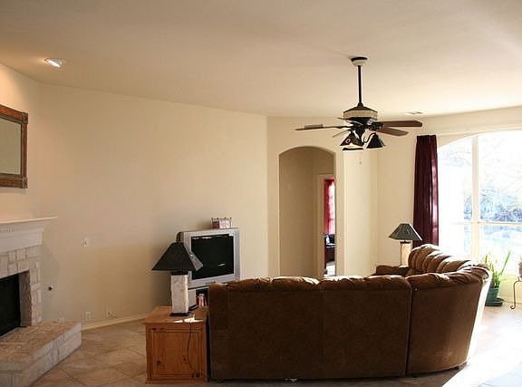 3rd image of 605 Carismatic Ln