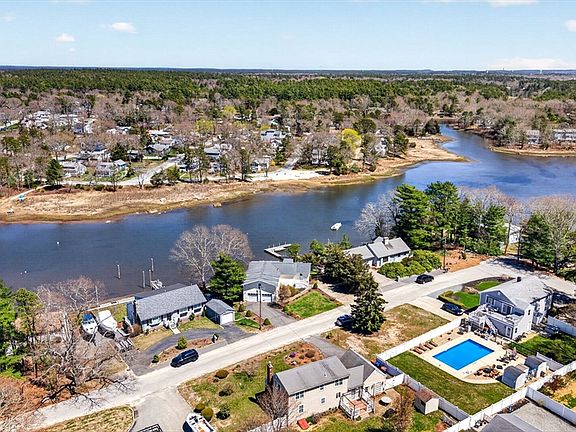 3rd image of 63 Edgewater Dr