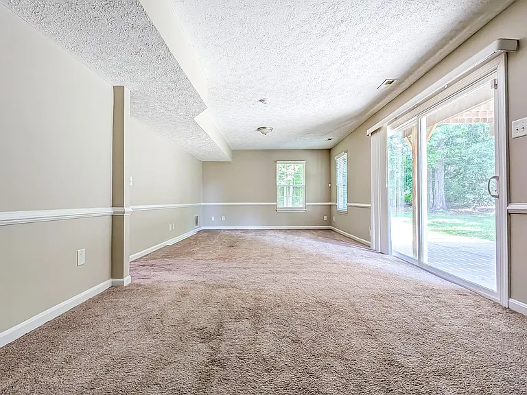 21530 Warwick Ct — Photo 37