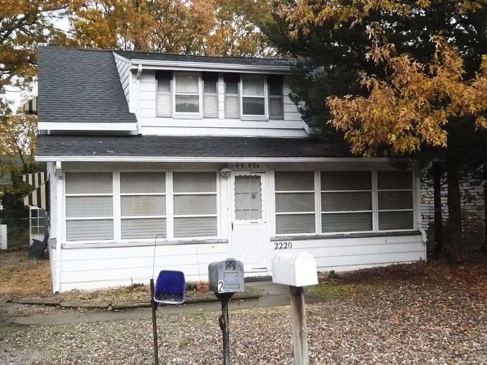 1st image of 2220 1st Ave