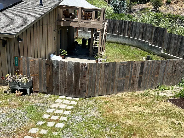 102 Laguna Pl — Photo 31