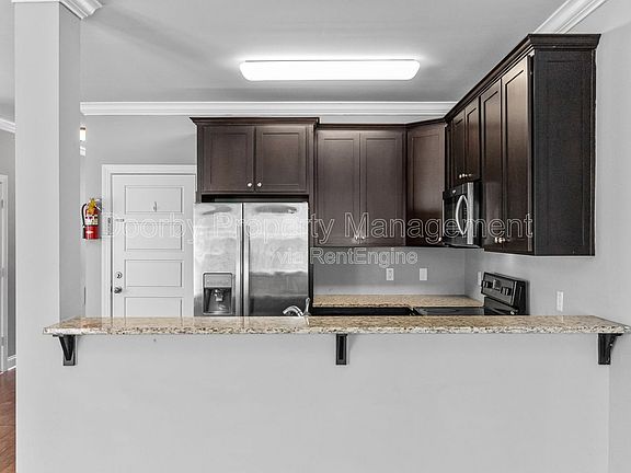4th image of 723 Ladd Ave