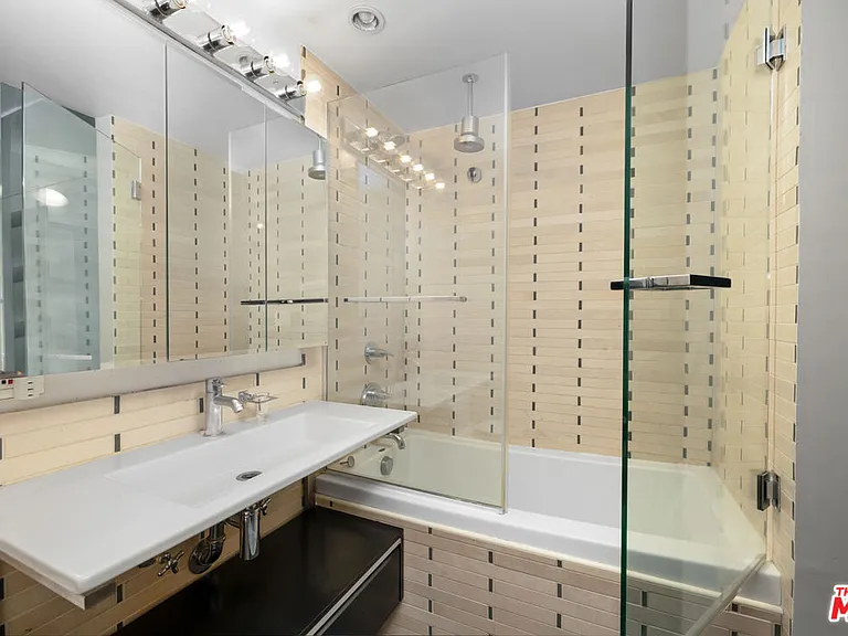 999 N Doheny Dr #611 — Photo 11