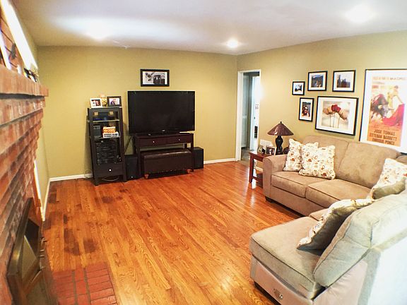 4th image of 21015 Sylvanwood Ave