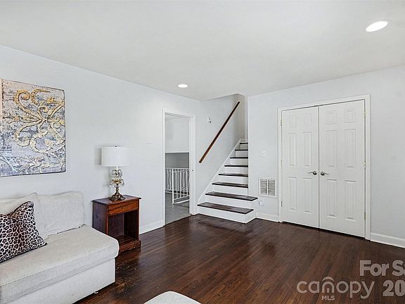 4th image of 420 Colony Acres Dr