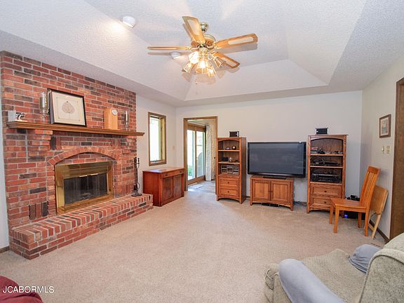 5th image of 914 Bannister Dr