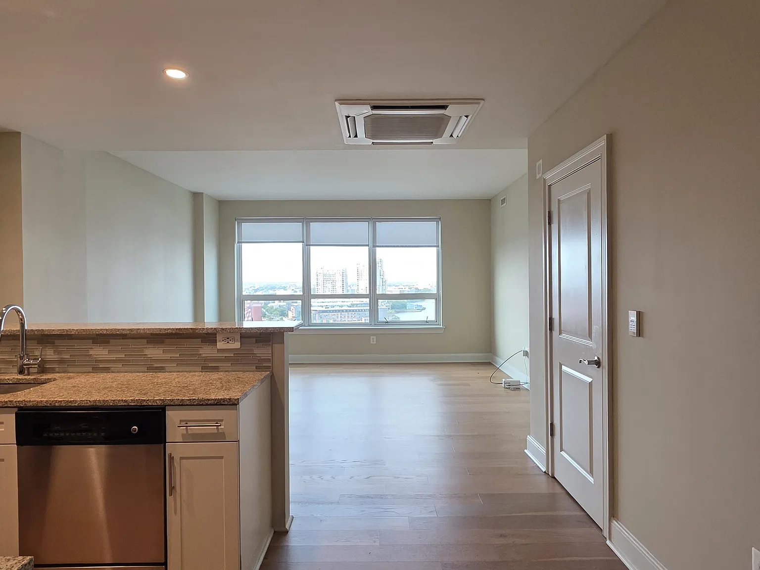 1 bed, 680 sqft, $2,075 — Photo 2