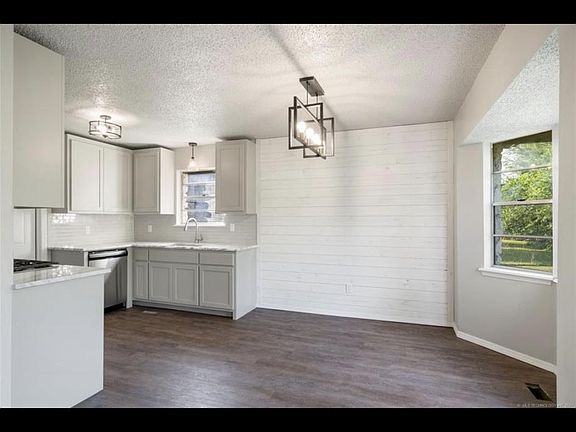 3rd image of 9125 E 47th Pl