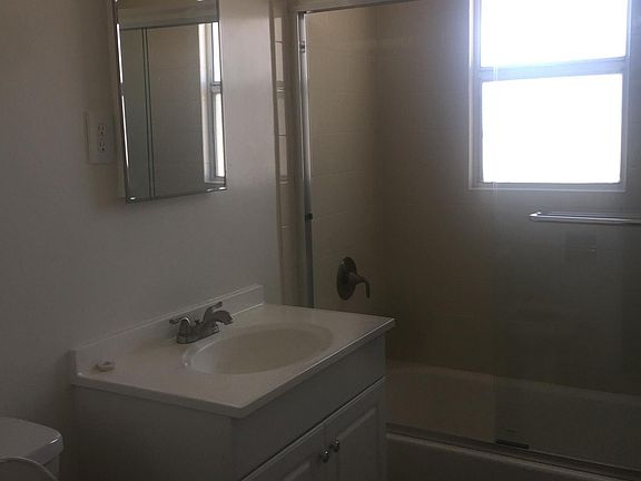 2nd image of 2401 Magnolia Ave APT 7
