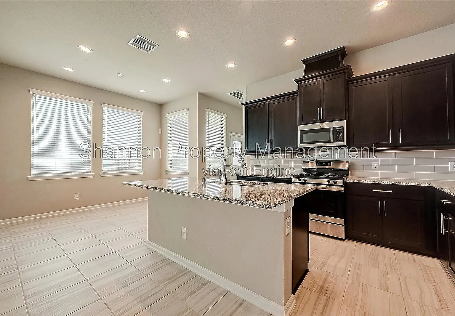3 bed, 2.5 bath, 1986 sqft, $2,350 — Photo 4