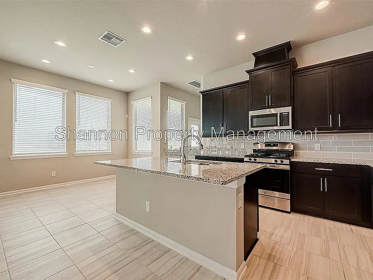 2559 Terrace Point Dr — Photo 8