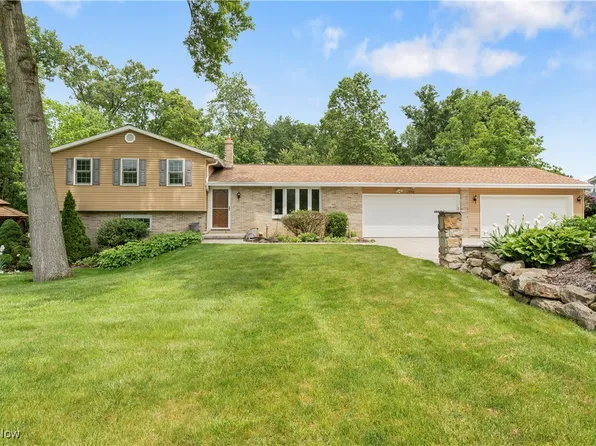 7733 Stonewood Dr NW, North Canton, OH 44720