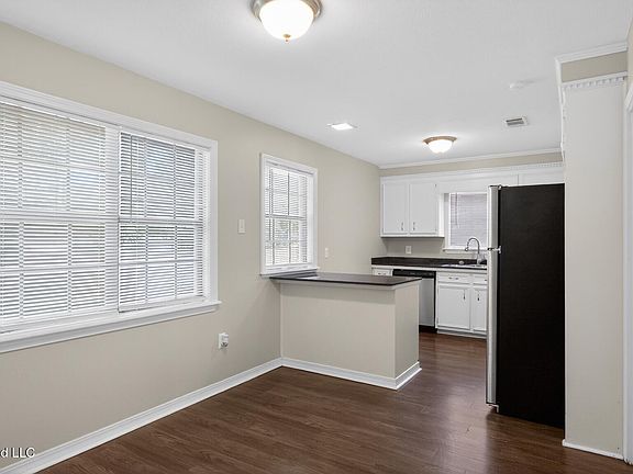 5th image of 151 Plum Tree Rd
