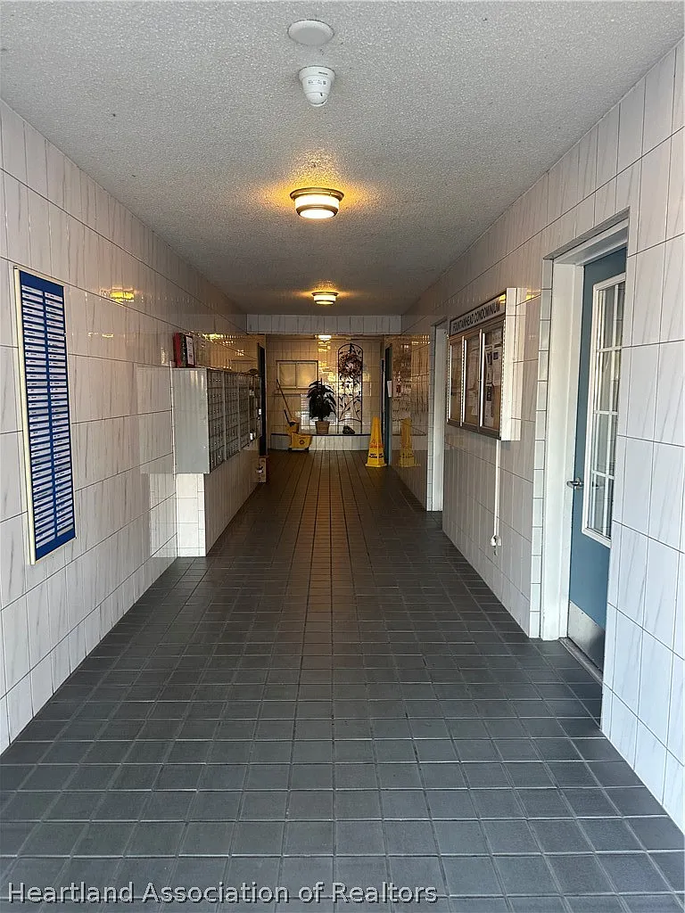 2 bed, 1.5 bath, 859 sqft, $1,350 — Photo 4