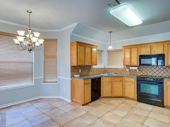 3rd image of 5805 Bluebonnett Dr