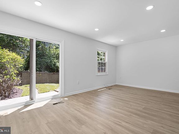 3rd image of 4543 Pinecrest Heights Dr