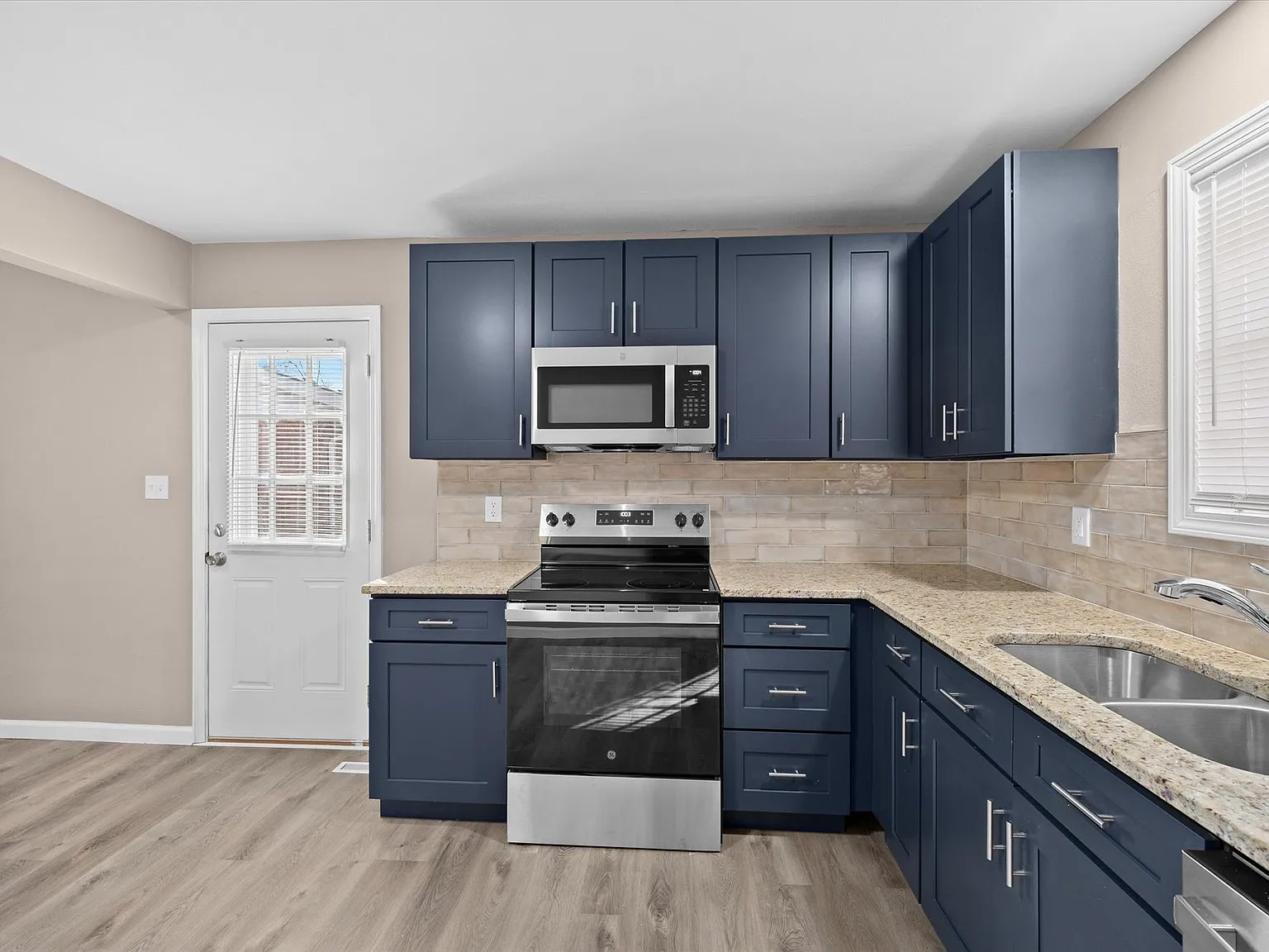 3 bed, $1,595 — Photo 3