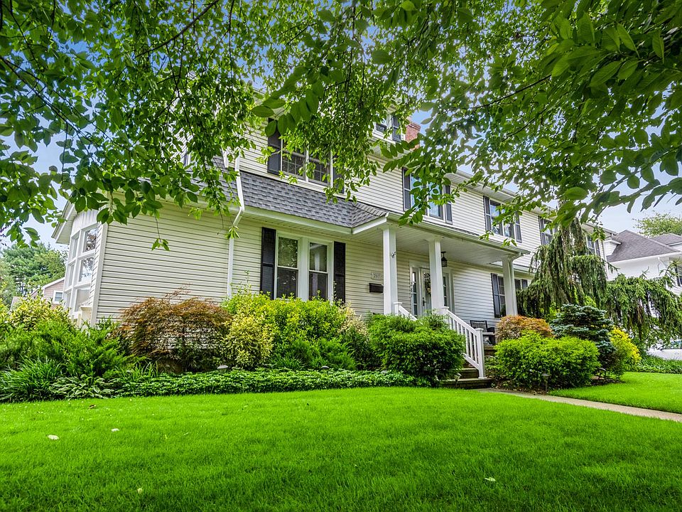 1st image of 287 Hempstead Ave