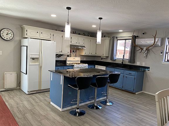 2nd image of 3105 N Mesa Dr