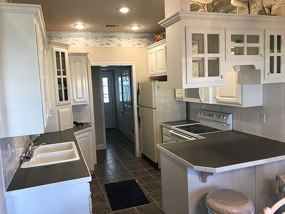2nd image of 5217 S 60th Pl