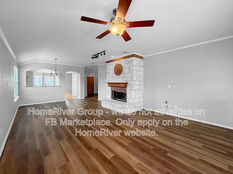 4 bed, 2.0 bath, 2096 sqft, $2,395 — Photo 3