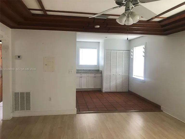 1100 SW 10th St #1 — Photo 2