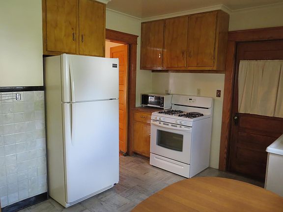 2nd image of 815 Lincoln St