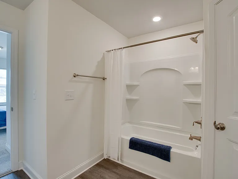 200 Abercorn Dr — Photo 18