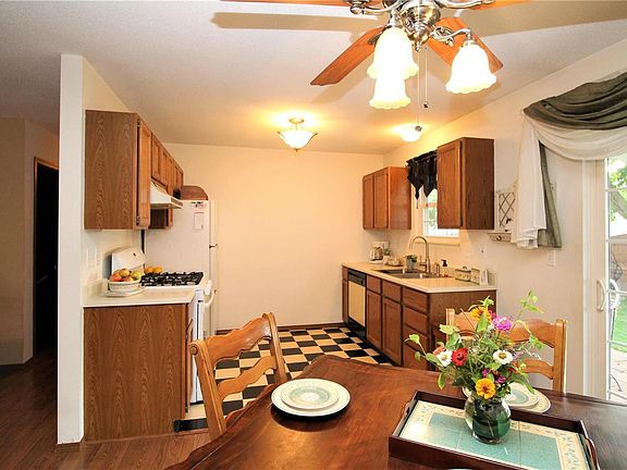 4th image of 211 Bayhill Blvd