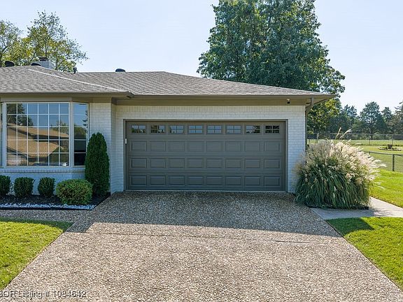 3rd image of 1300 Northview Dr