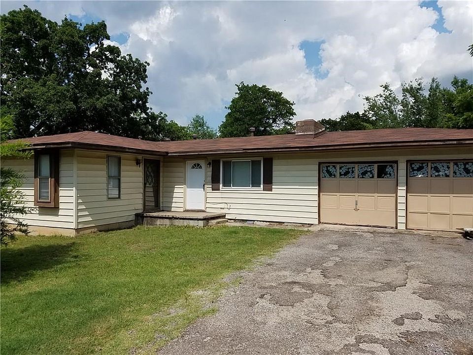 1st image of 2810 Outpost Dr