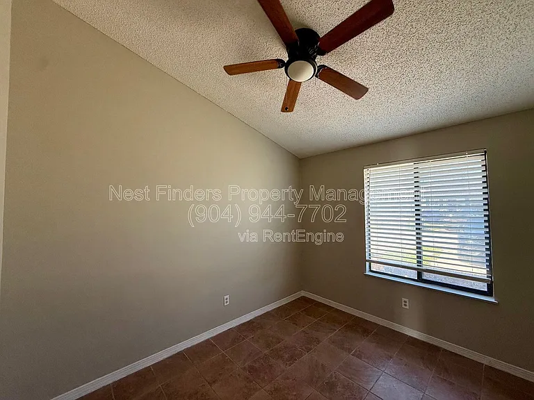 2429 Seabury Pl N — Photo 12