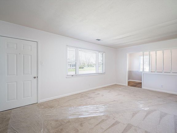 5th image of 308 Laurie Dr